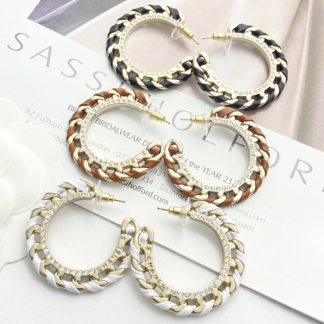 CHANEL インスパイア レザー&チェーン カフ式イヤリング 「CHAN 26」