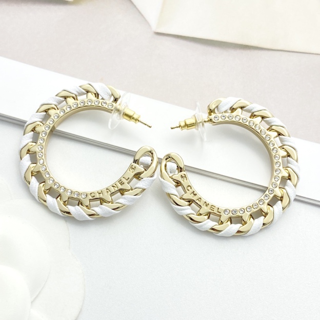 CHANEL インスパイア レザー&チェーン カフ式イヤリング 「CHAN 26」