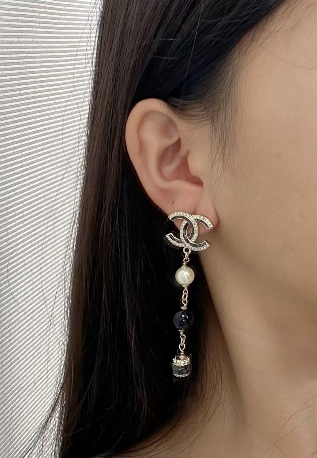 CHANEL ブラック&ゴールド ドリップエナメル フリンジピアス