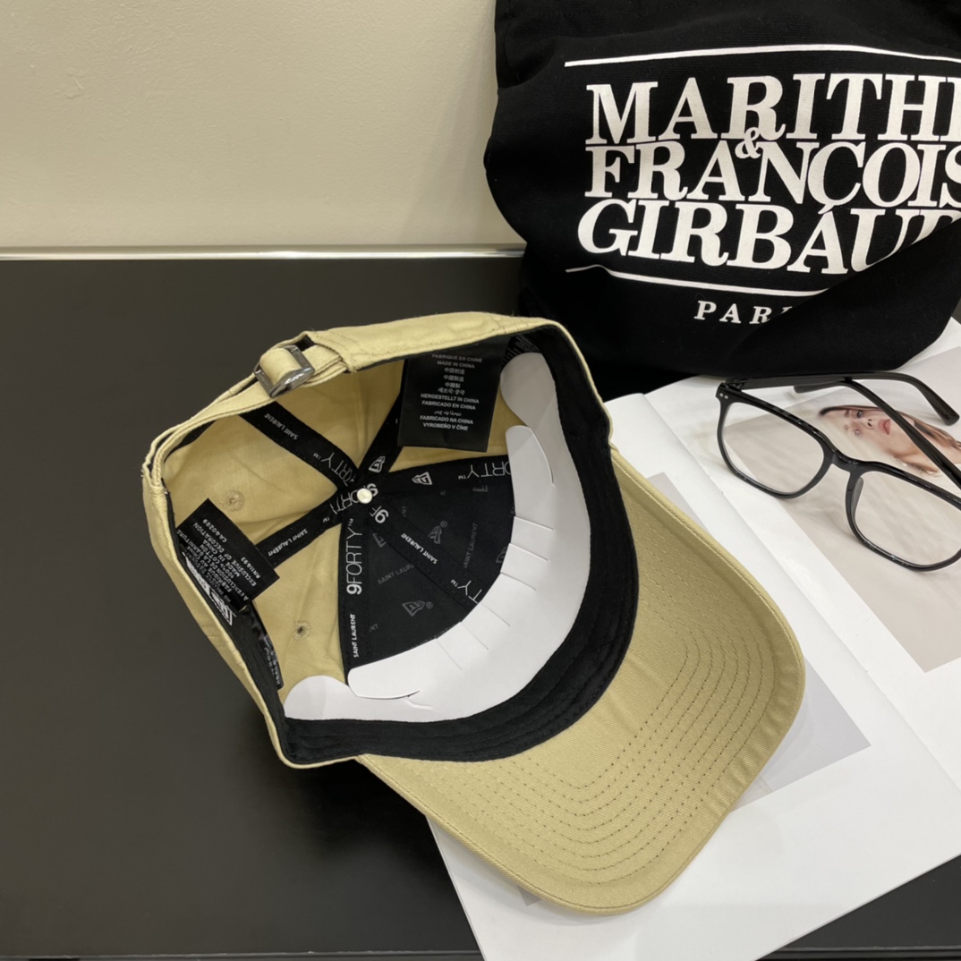 YVES SAINT LAURENT エンブロイダード キャップ