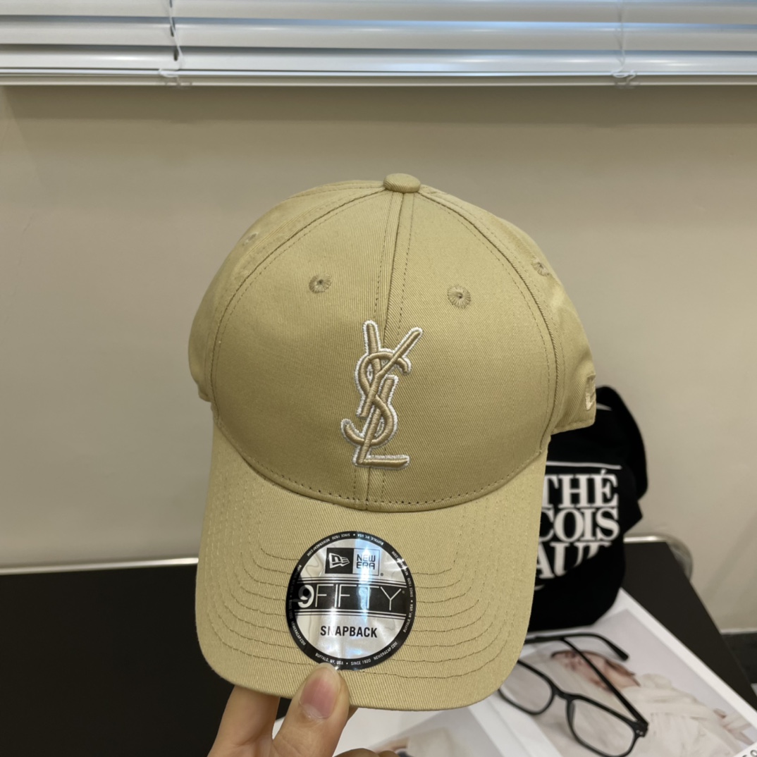 YVES SAINT LAURENT エンブロイダード キャップ