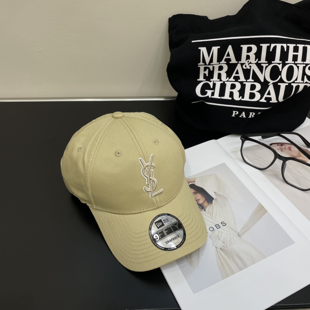 YVES SAINT LAURENT エンブロイダード キャップ