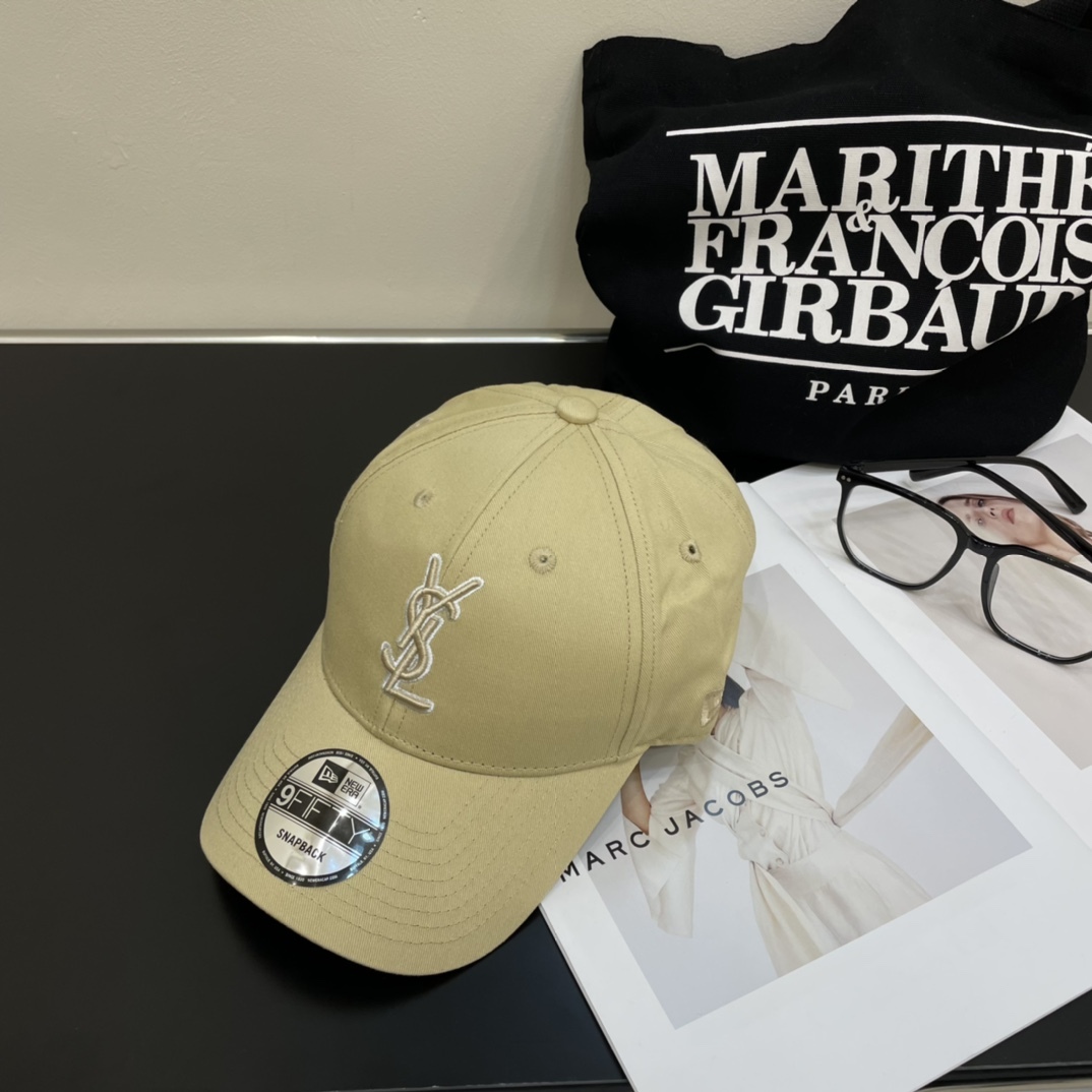 YVES SAINT LAURENT エンブロイダード キャップ