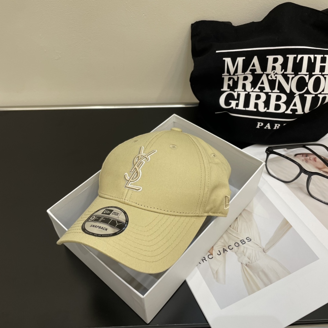 YVES SAINT LAURENT エンブロイダード キャップ