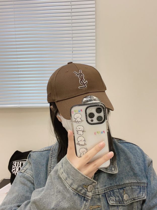 YVES SAINT LAURENT エンブロイダリー シグネチャーロゴ キャップ