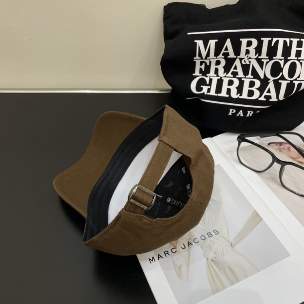 YVES SAINT LAURENT エンブロイダリー シグネチャーロゴ キャップ