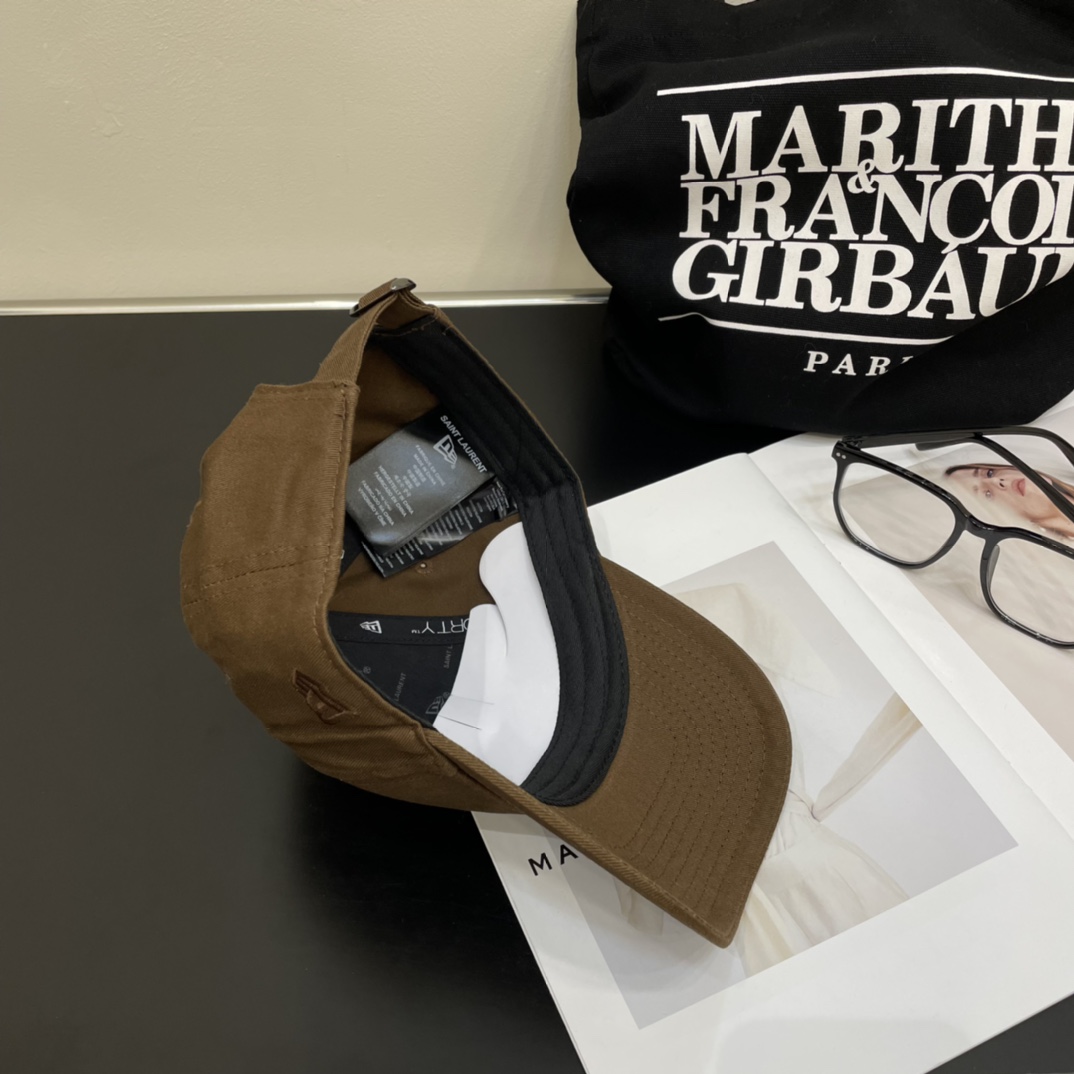 YVES SAINT LAURENT エンブロイダリー シグネチャーロゴ キャップ