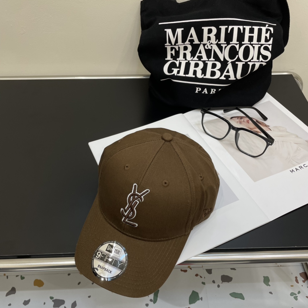 YVES SAINT LAURENT エンブロイダリー シグネチャーロゴ キャップ