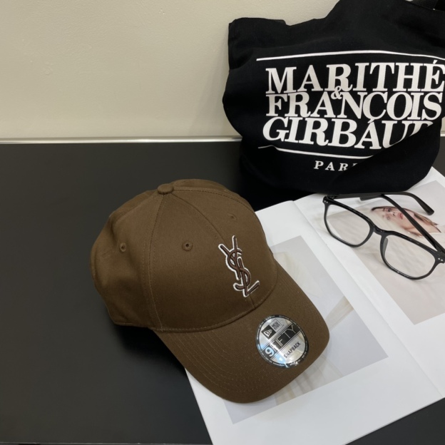 YVES SAINT LAURENT エンブロイダリー シグネチャーロゴ キャップ