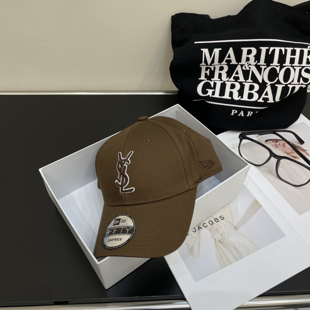 YVES SAINT LAURENT エンブロイダリー シグネチャーロゴ キャップ