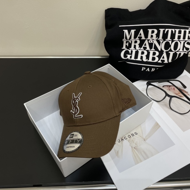 YVES SAINT LAURENT エンブロイダリー シグネチャーロゴ キャップ