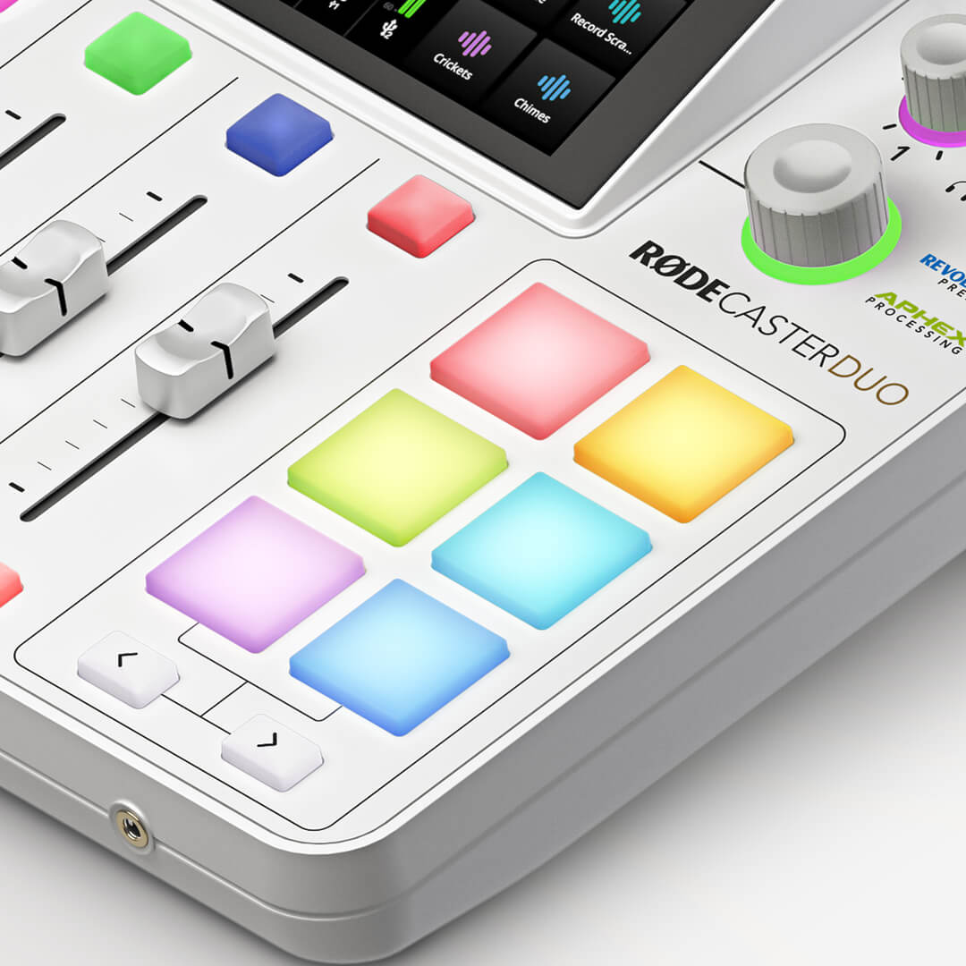 SMART pads on white R&Oslash;DECaster Duo