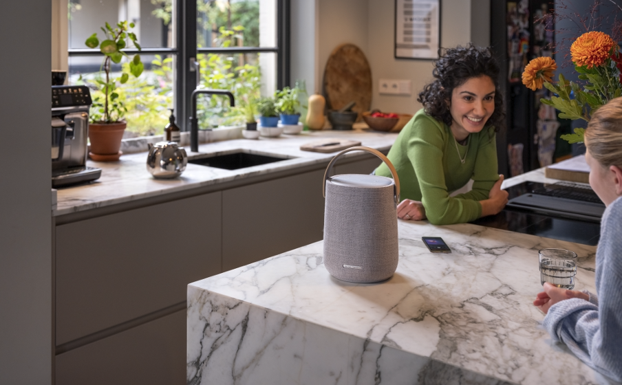 feature StreamwirelesslyusingWiFiorBluetooth