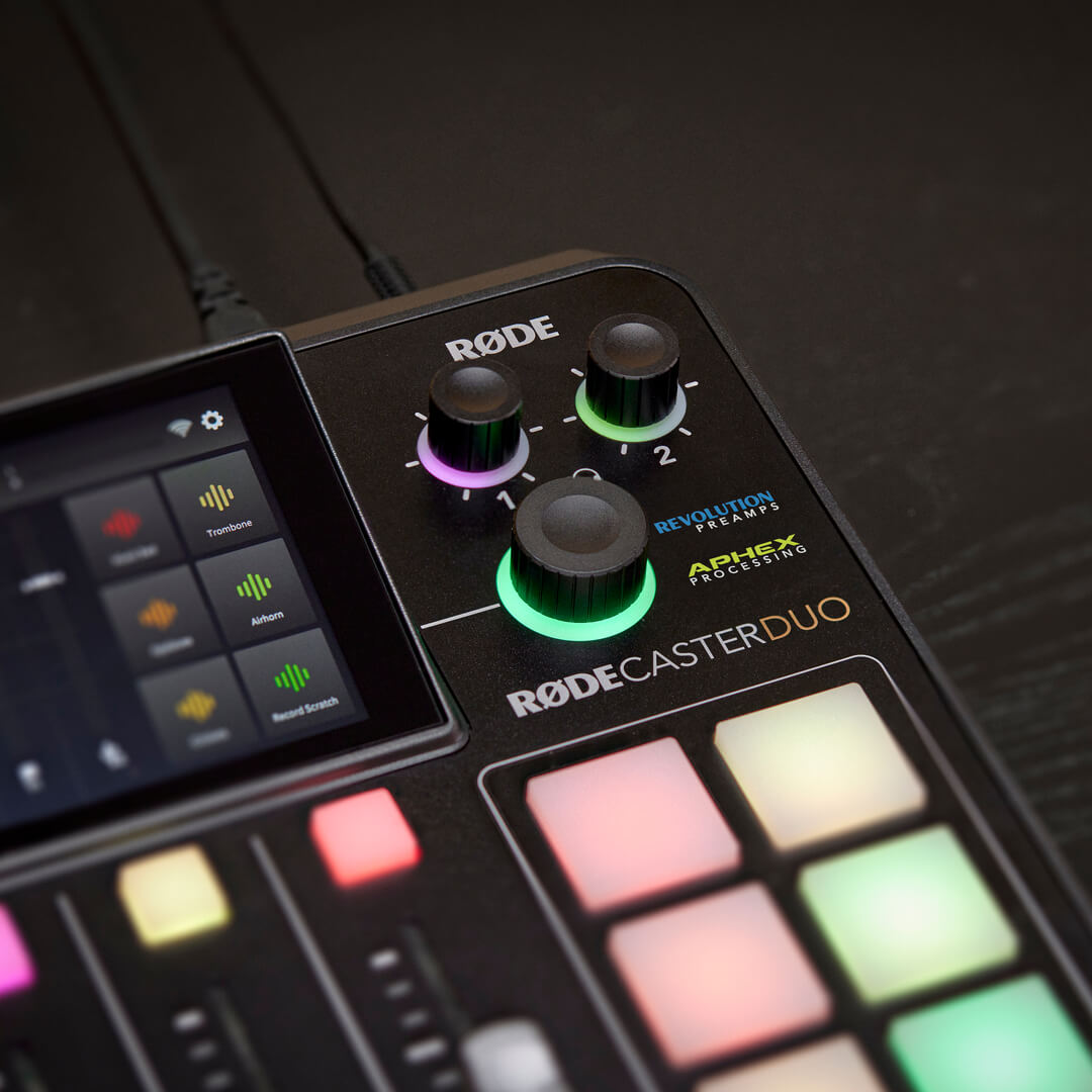 R&Oslash;DECaster Duo close-up