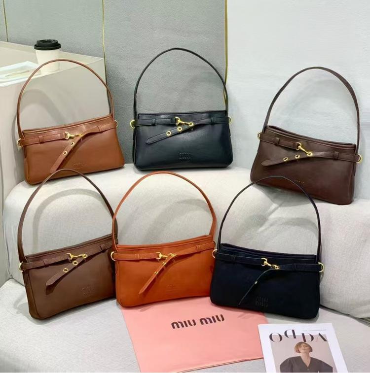 《大人かわいい》2025新作 MiuMiu/ミュウミュウ アバンチュール ナッパレザー バッグ