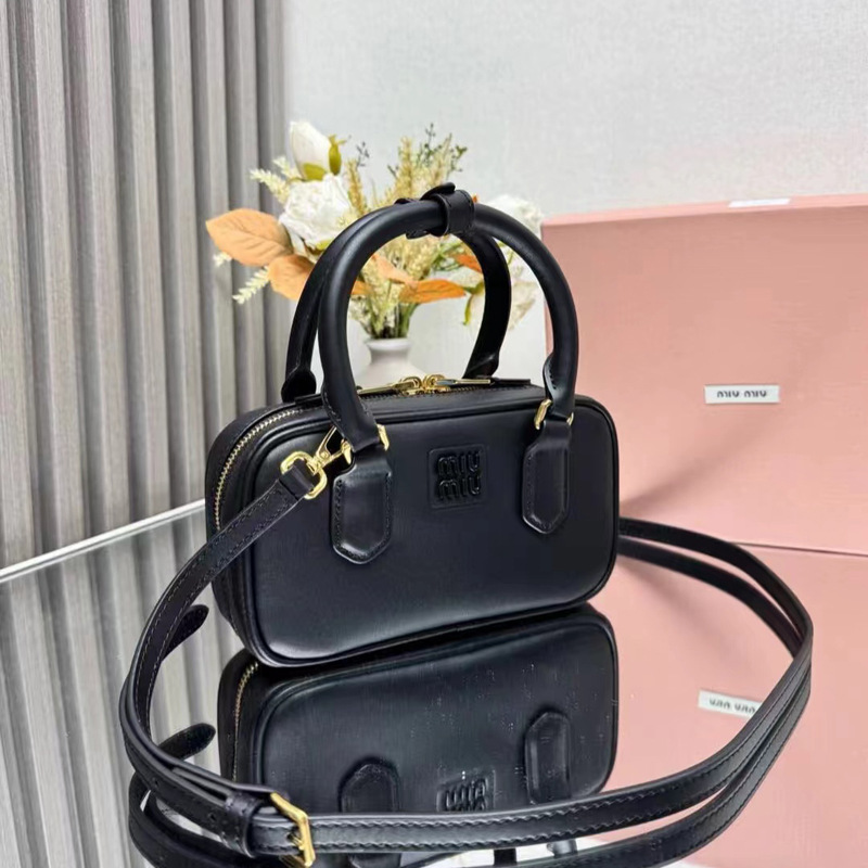 【入手困難/大人気】☆MIUMIU★ミュウミュウ アルカディ ハンドバッグ