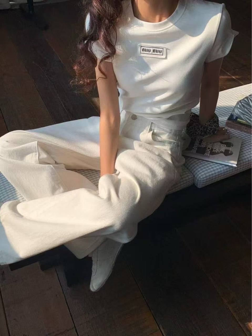 MIUMIU 2025春夏新作 クラシックアップリケ刺繍文字入り 半袖レディースTシャツ 4色