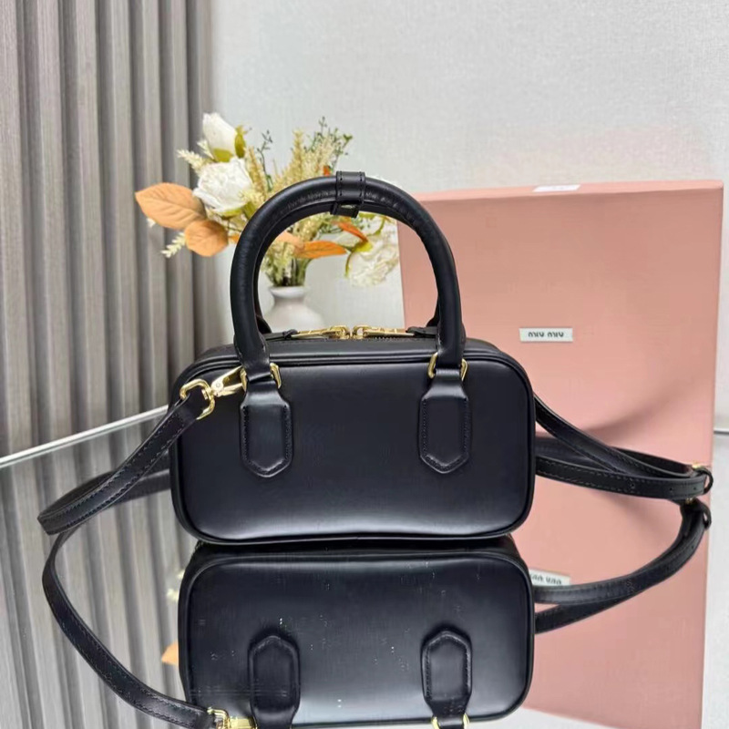 【入手困難/大人気】☆MIUMIU★ミュウミュウ アルカディ ハンドバッグ