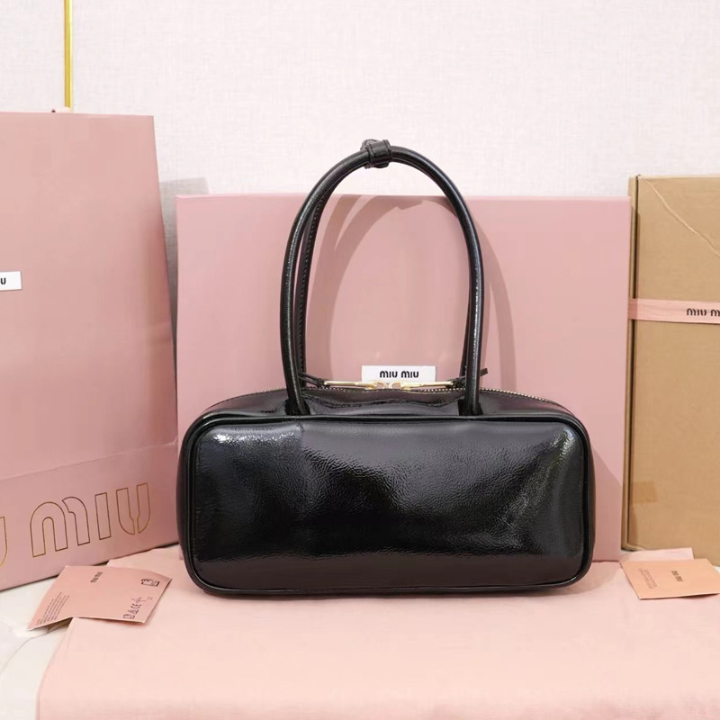 【完売必至】MIUMIU/ミュウミュウ ショルダーバッグ ロゴメタル
