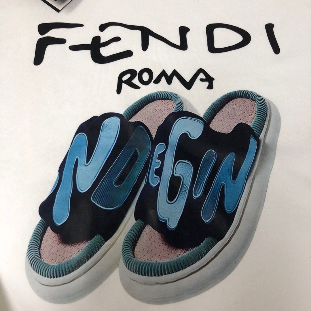 FENDI  パーカー フェンディ 可愛い プレント図案 丸首 通勤 通学 ゆったり 男女兼用