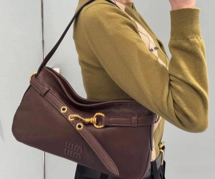 《大人かわいい》2025新作 MiuMiu/ミュウミュウ アバンチュール ナッパレザー バッグ