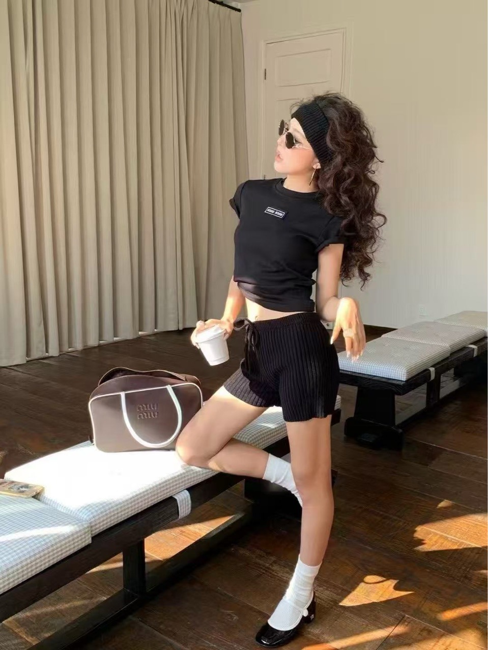 MIUMIU 2025春夏新作 クラシックアップリケ刺繍文字入り 半袖レディースTシャツ 4色