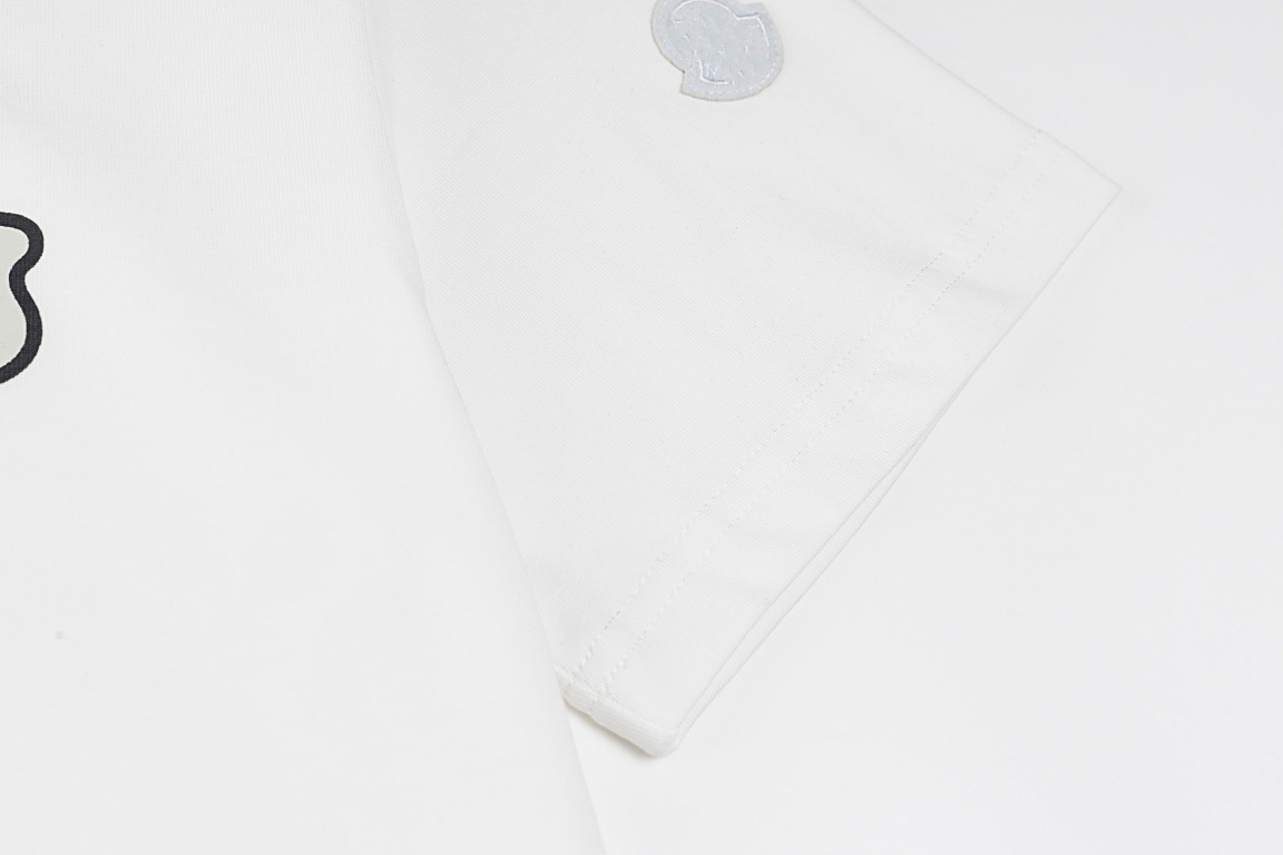 【Moncler】2025年新作 モンクレール メンズ 半袖 ラウンドネック 刺繍Tシャツ MC010