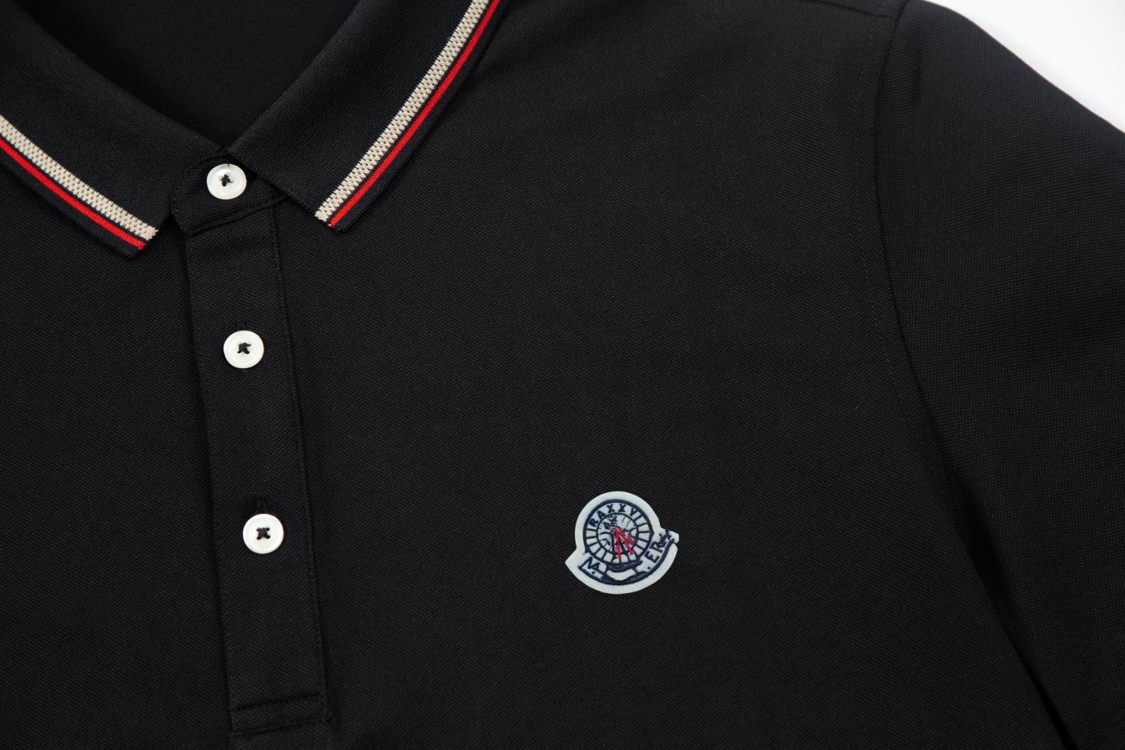 【Moncler】2025年新作 モンクレール メンズ 半袖 ラウンドネック 刺繍Tシャツ MC008