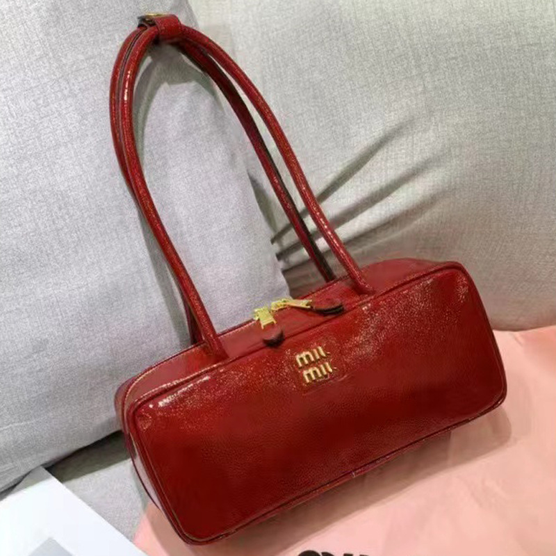 【完売必至】MIUMIU/ミュウミュウ ショルダーバッグ ロゴメタル