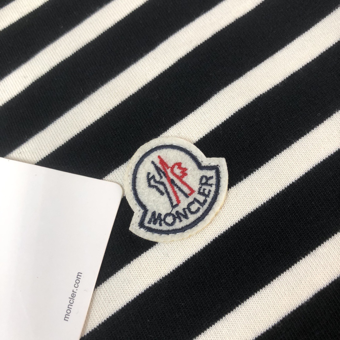 【Moncler】2025年新作 モンクレール メンズ 半袖 ラウンドネックストライプコットンTシャツ MC006