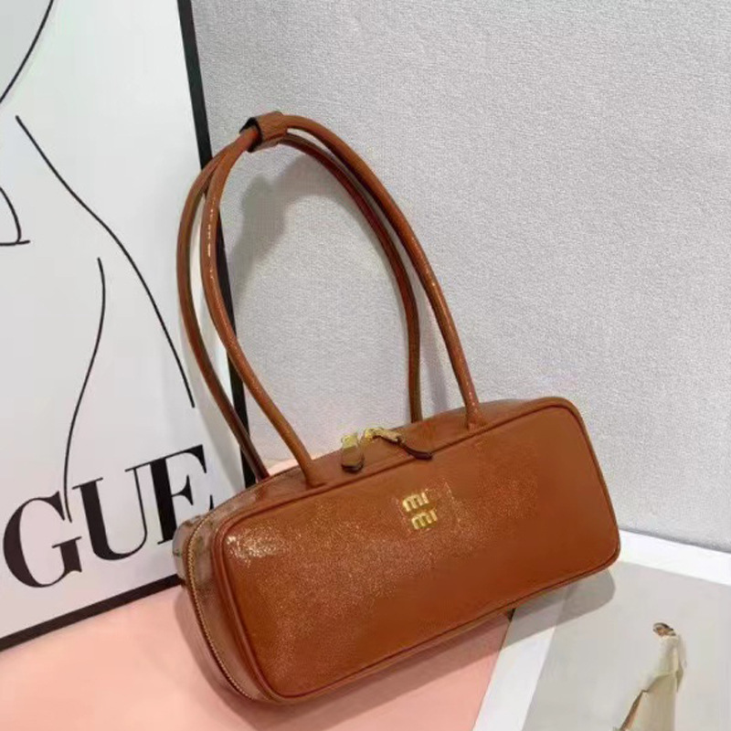 【完売必至】MIUMIU/ミュウミュウ ショルダーバッグ ロゴメタル