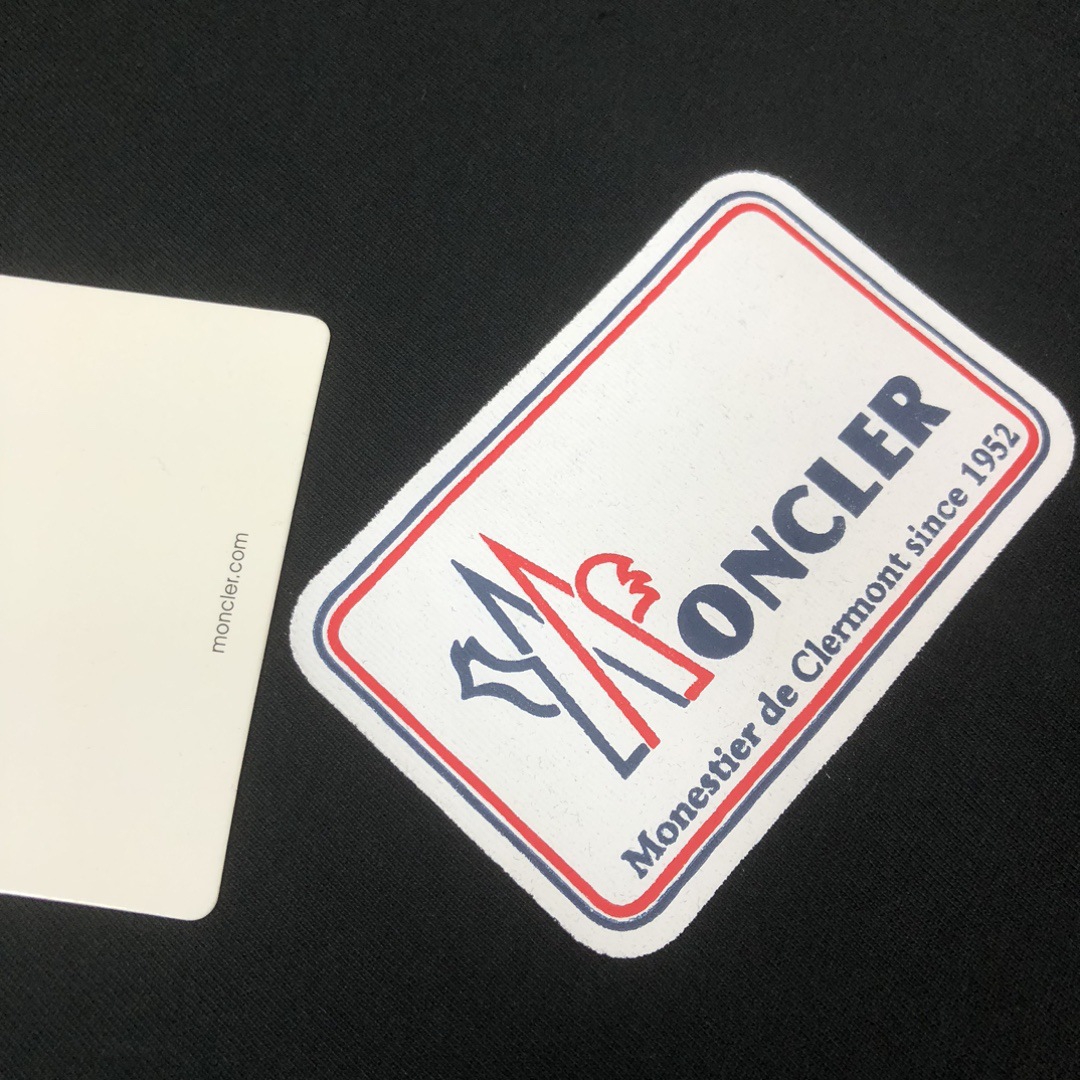 【Moncler】2025年新作 モンクレール メンズ 半袖 ラウンドネック 刺繍Tシャツ MC007