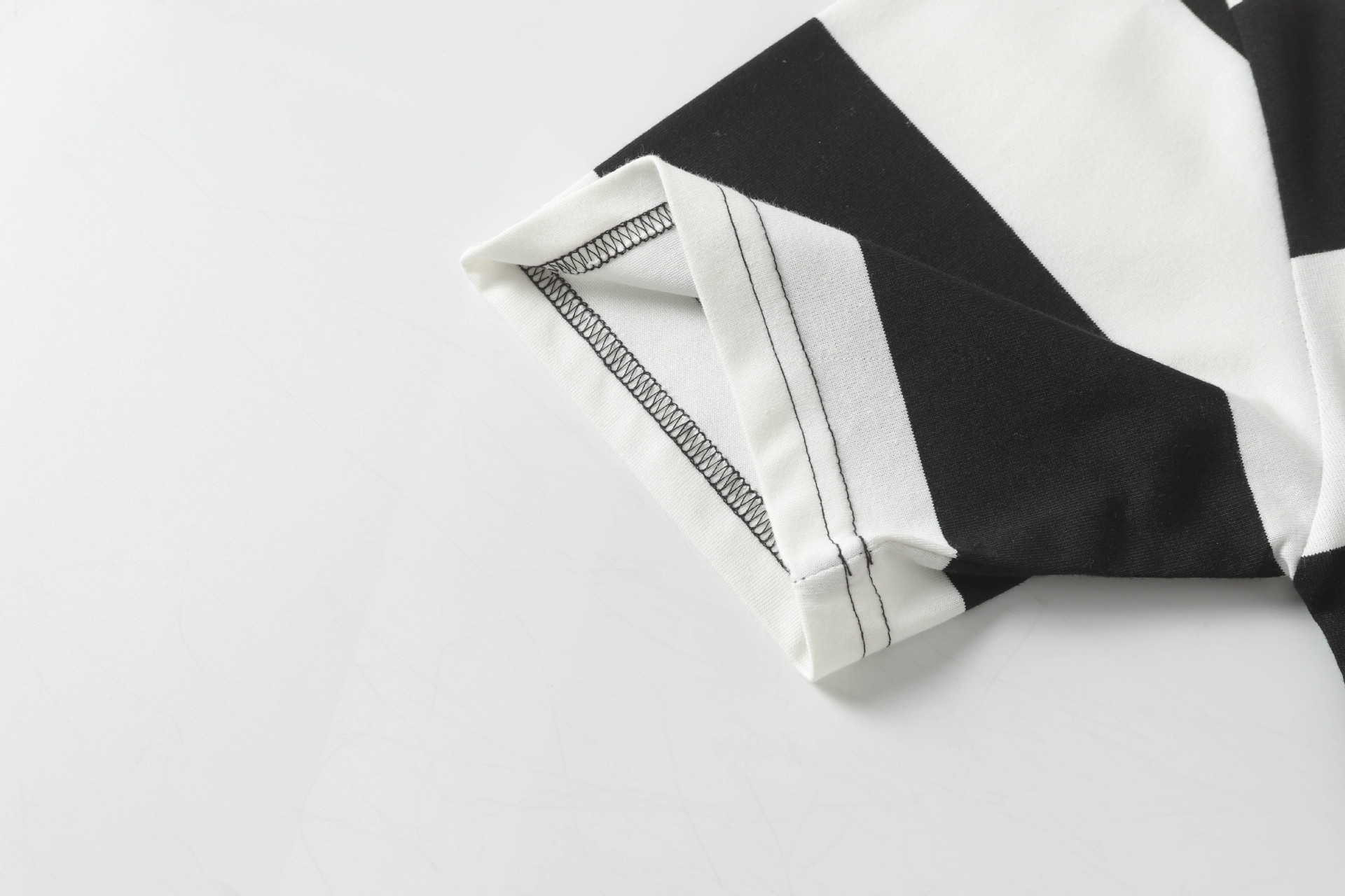 2025年夏新作 CELINE ストライプロゴプリント ルーズ 半袖Tシャツ 【男女兼用】