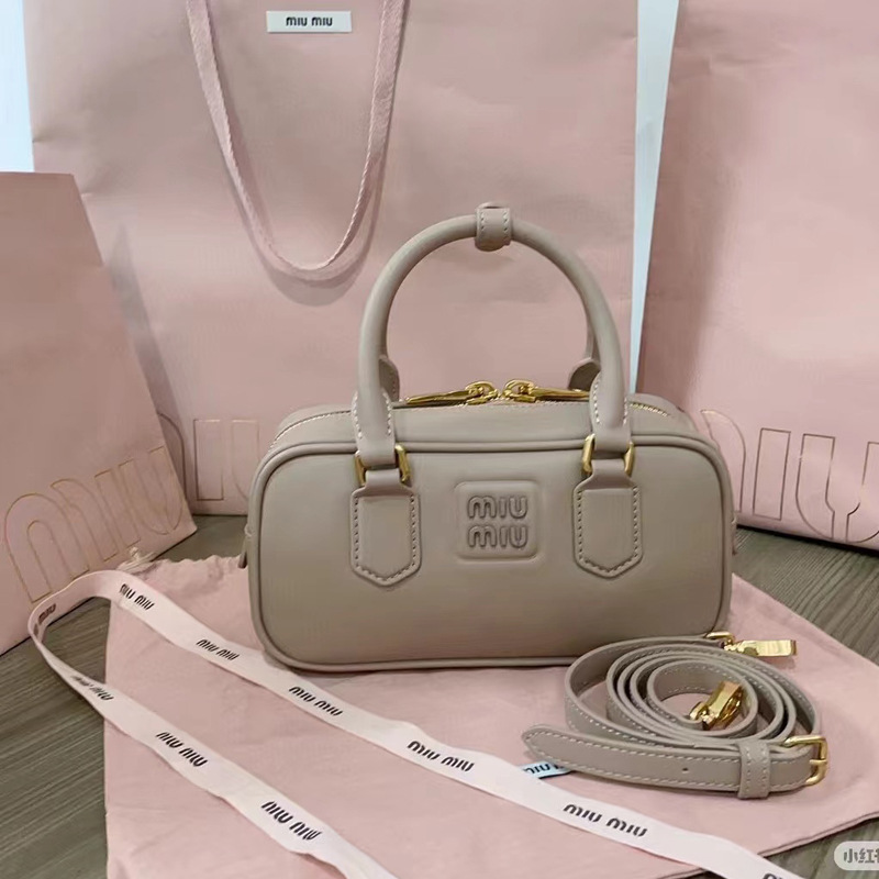 【入手困難/大人気】☆MIUMIU★ミュウミュウ アルカディ ハンドバッグ