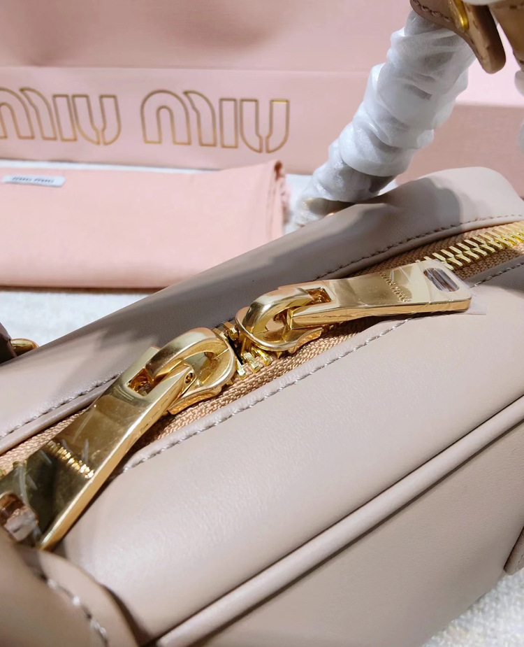 【入手困難/大人気】☆MIUMIU★ミュウミュウ アルカディ ハンドバッグ