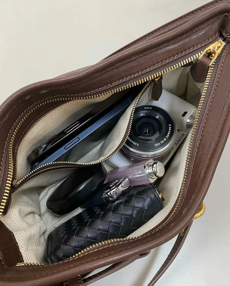 《大人かわいい》2025新作 MiuMiu/ミュウミュウ アバンチュール ナッパレザー バッグ