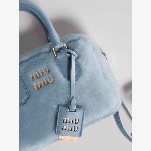 MIU MIU ミュウミュウ ぬいぐるみバッグ秋と冬の脇下バッグ  ハイエンドハンドバッグ ショルダーバッグ  ピンク ブルー