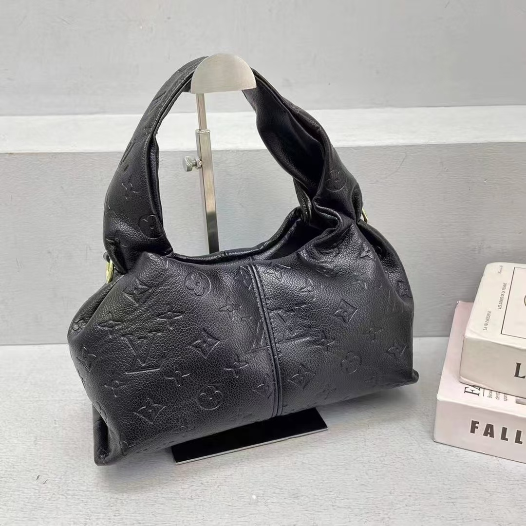 Louvis Vuitton ルイヴィトン新作　☁雲のショルダーバッグ　グレージュ　ブラック　ホワイト　パターン　ブラウン