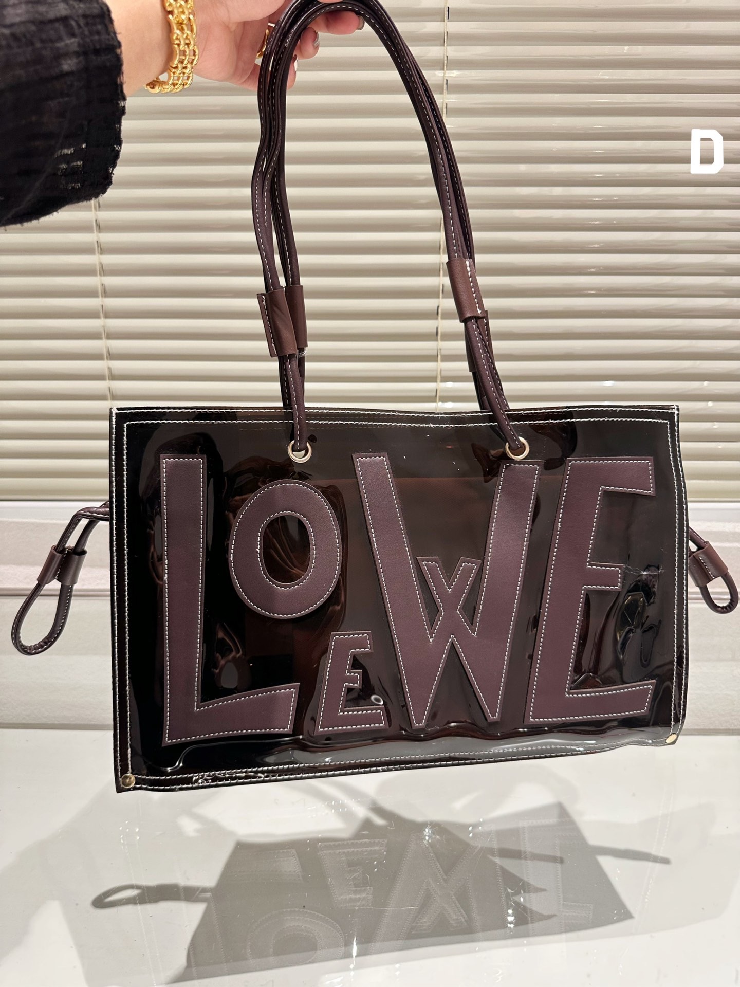 【LOEWE】ロエベ 透明なハンドバッグ ゼリーのテクスチャー