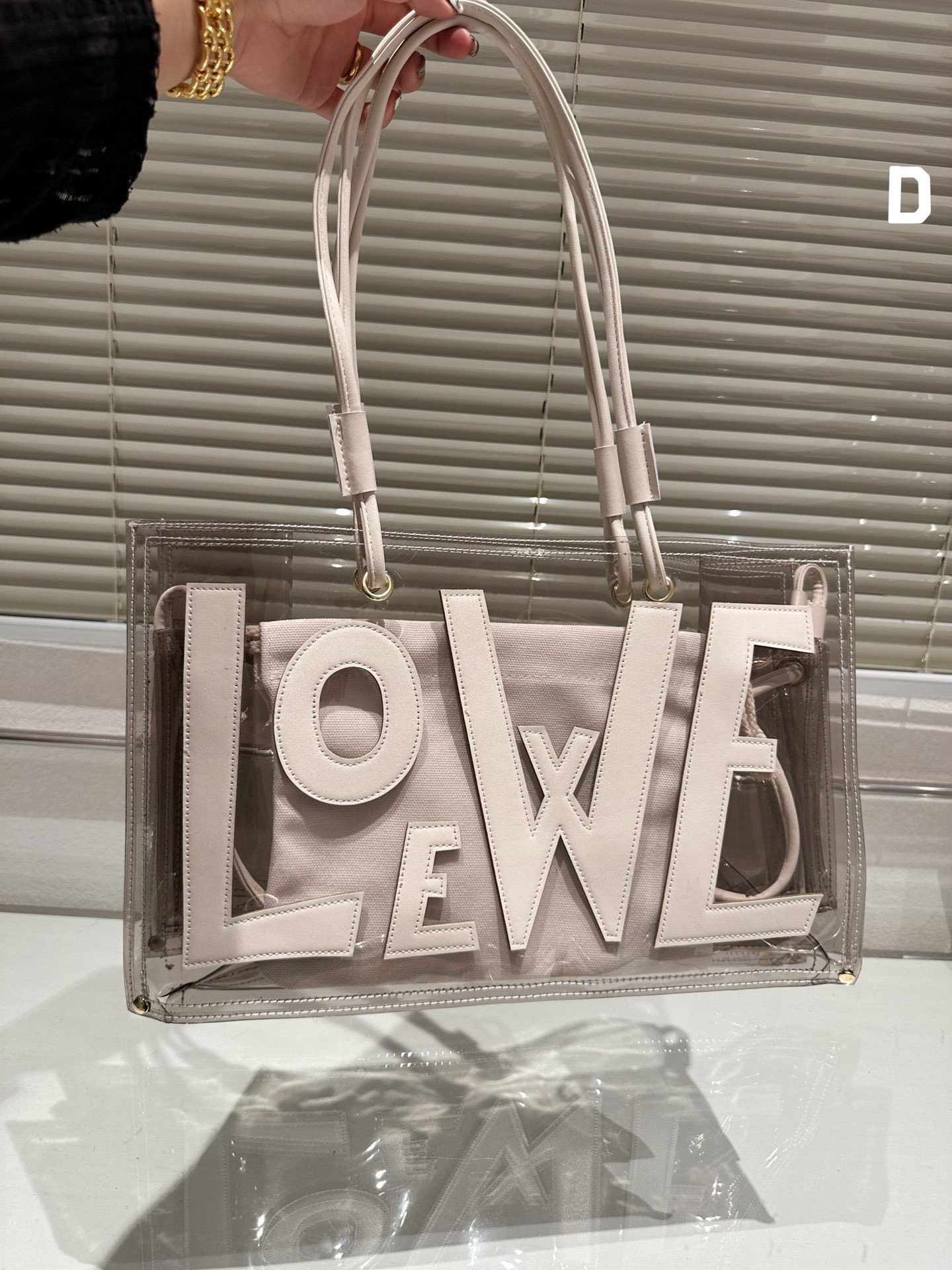 【LOEWE】ロエベ 透明なハンドバッグ ゼリーのテクスチャー
