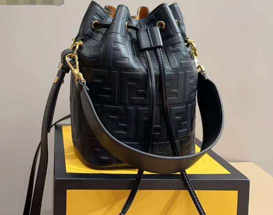 FENDI（フェンディ） メッセンジャーバッグ18x12x10cm-高島屋オンラインストア - 公式
