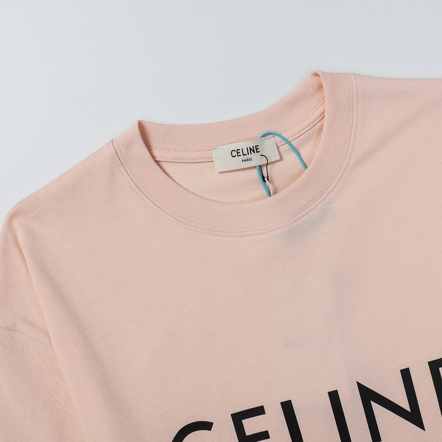 2025年春夏新作 リサ・セイムスタイル【CELINE】セリーヌ クラシックレター半袖Tシャツ