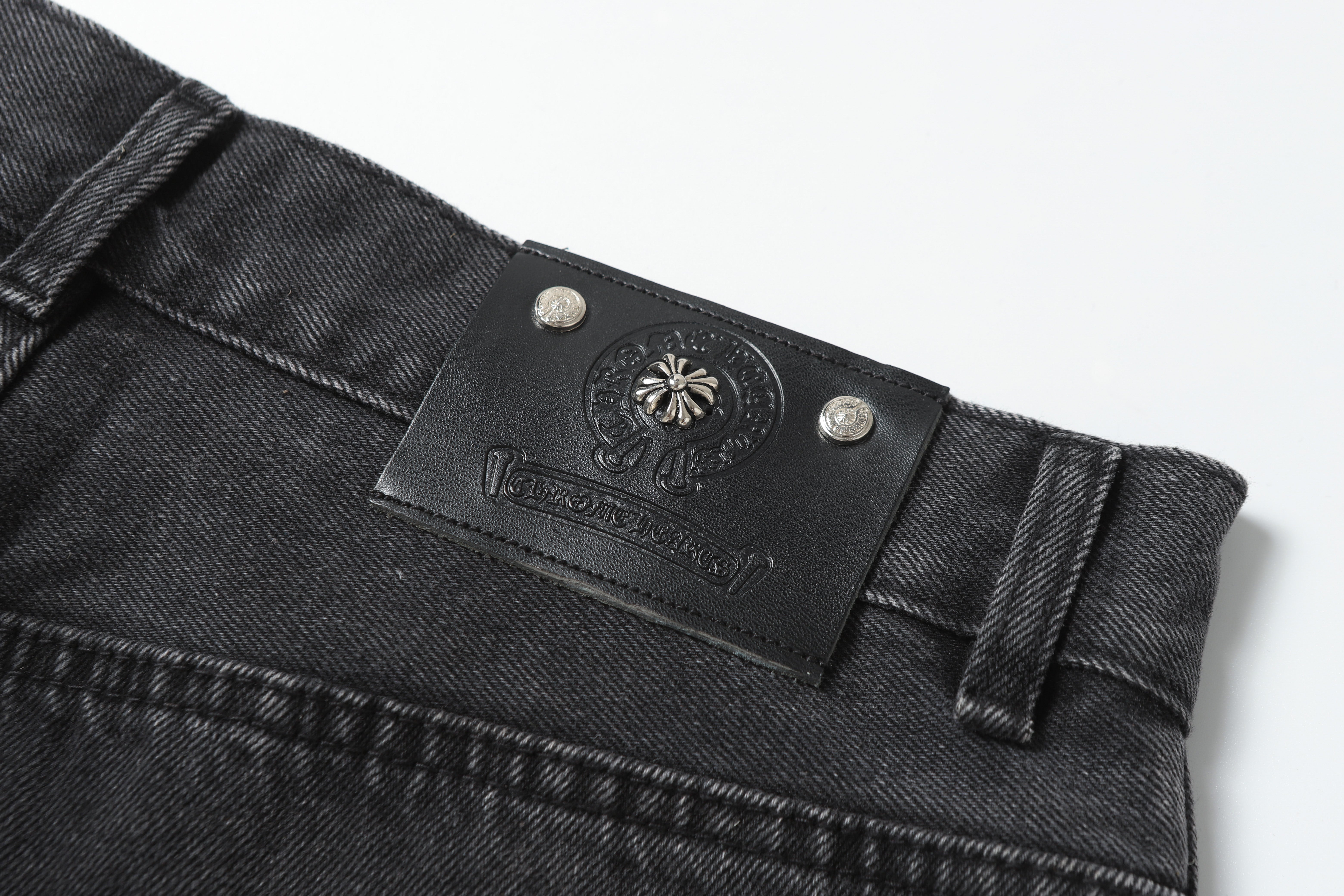 【Chrome Hearts】クロムハーツ ホワイト＆ブラック レザー クロスパッチ ジーンズ