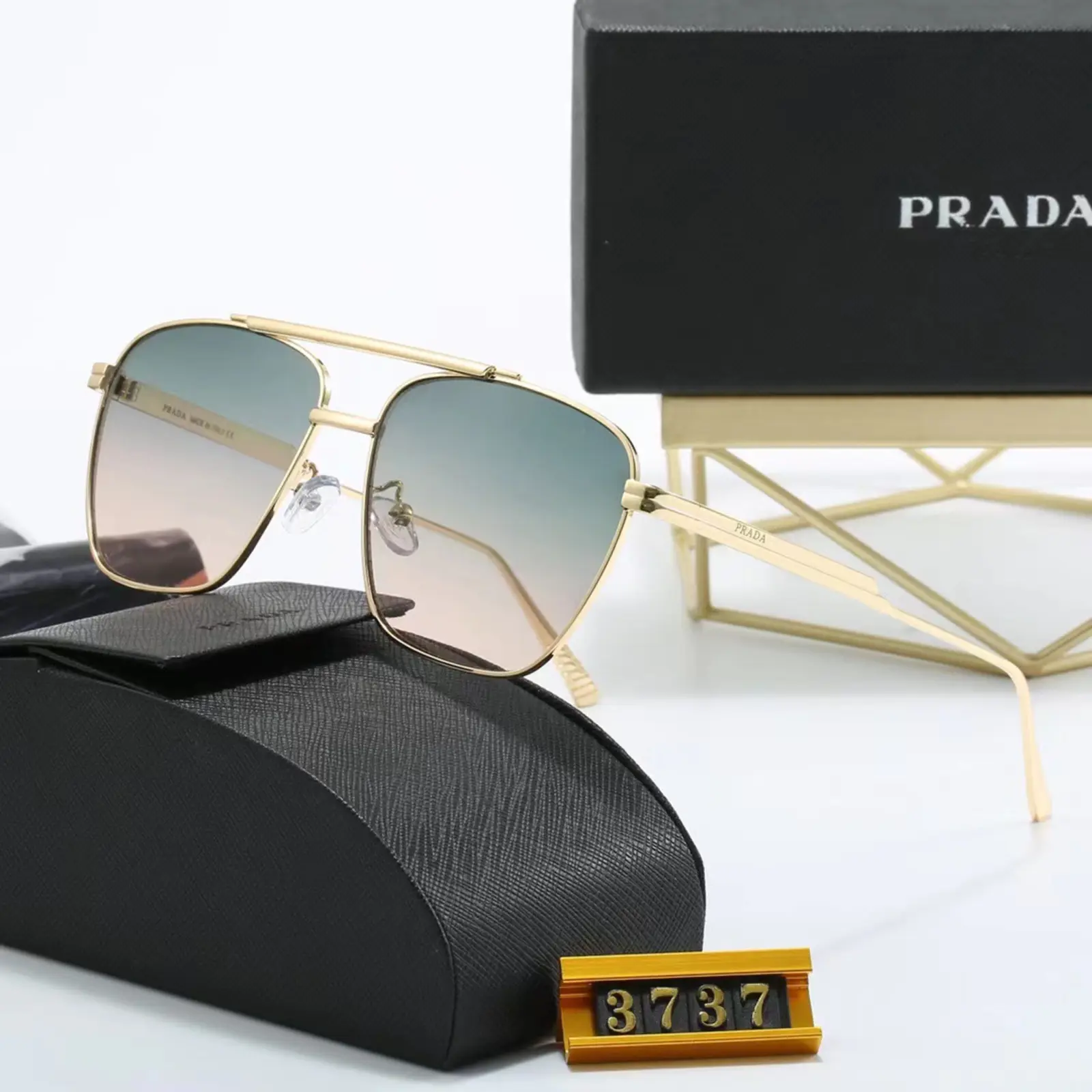 Prada サングラス 17