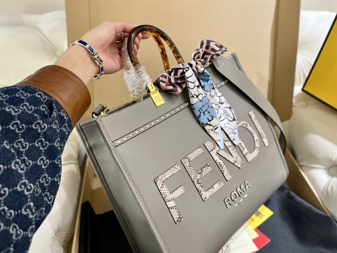 Fendiサンシャイントートバッグ-高島屋オンラインストア - 公式