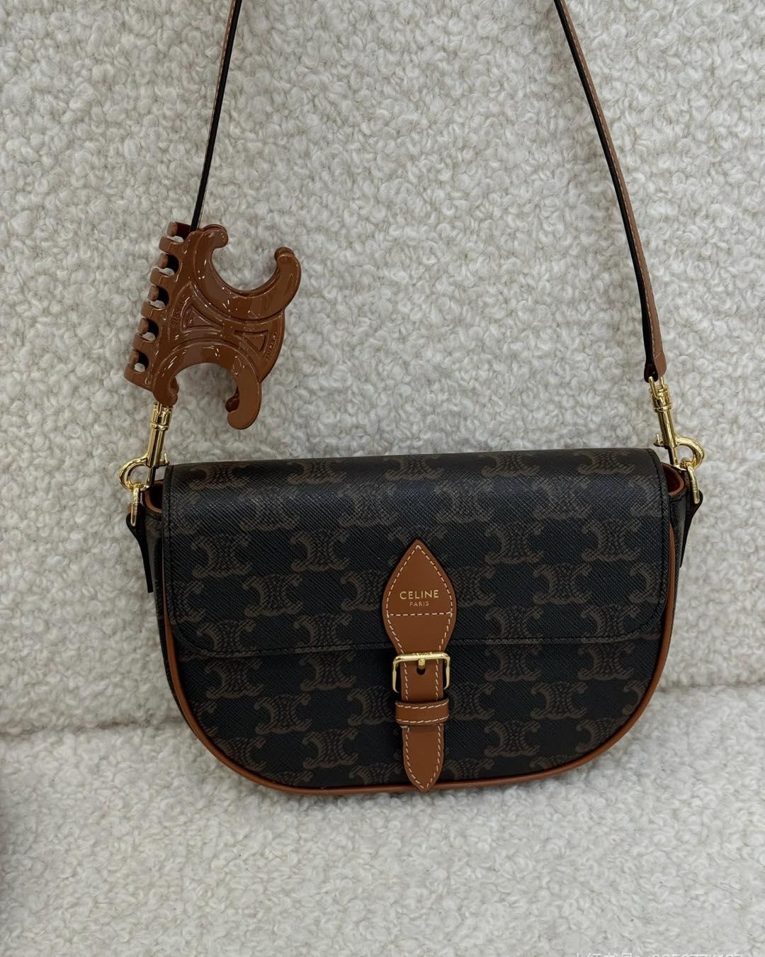 Celine/セリーヌ 25FW トリオンフ フォルコ ショルダーバッグ 122652GTL