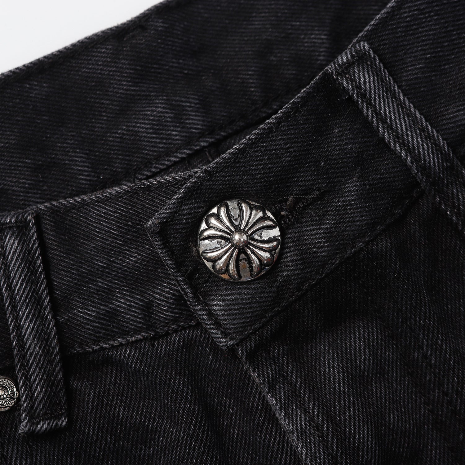 【Chrome Hearts】クロムハーツ クロスパッチ 刺繍＆ハンドペイント デニムショートパンツ 9927