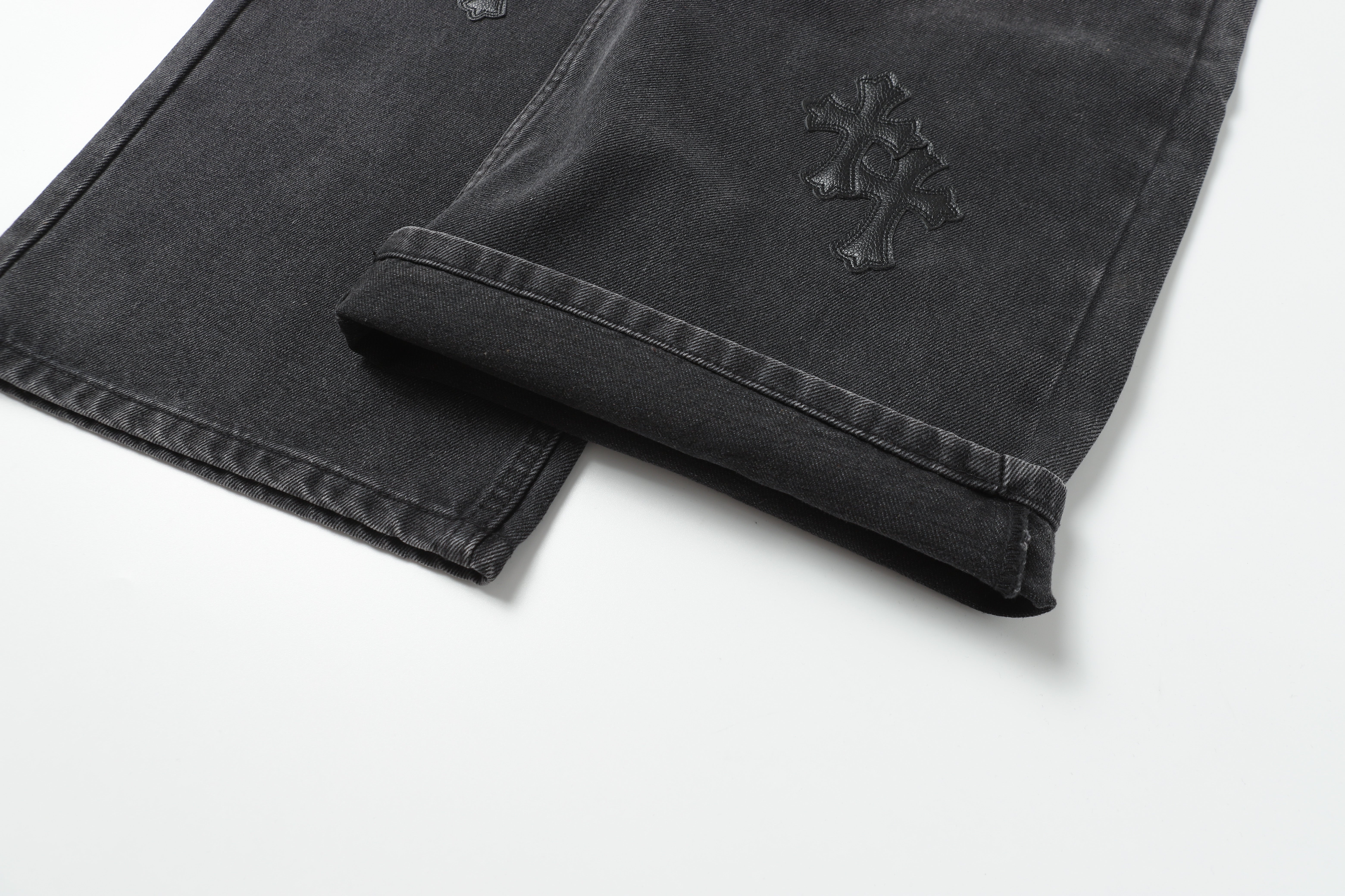 【Chrome Hearts】クロムハーツ ブラッククロスパッチ グレージーンズ