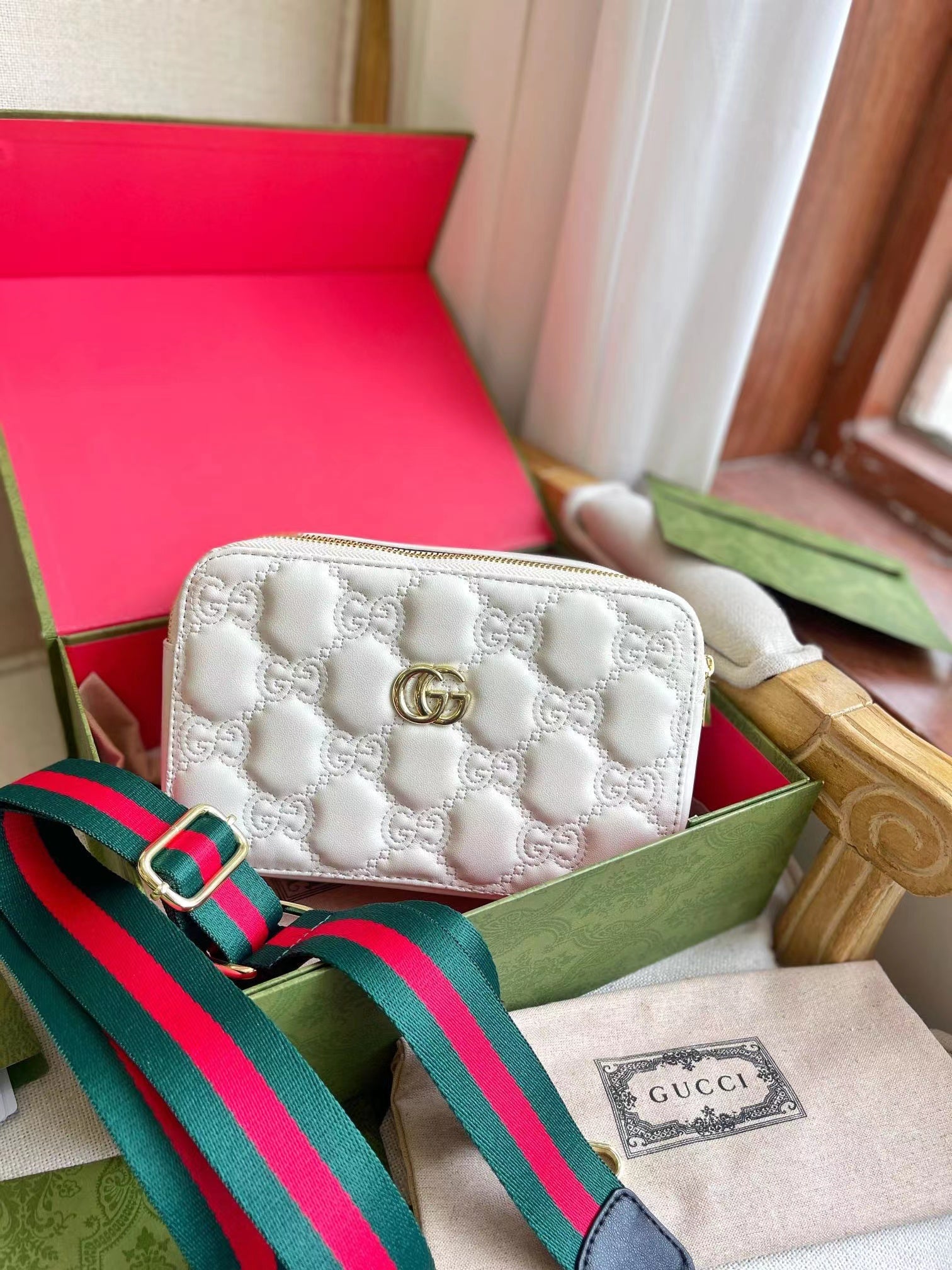 Gucci(グッチ) カメラバッグ メッセンジャーバッグ