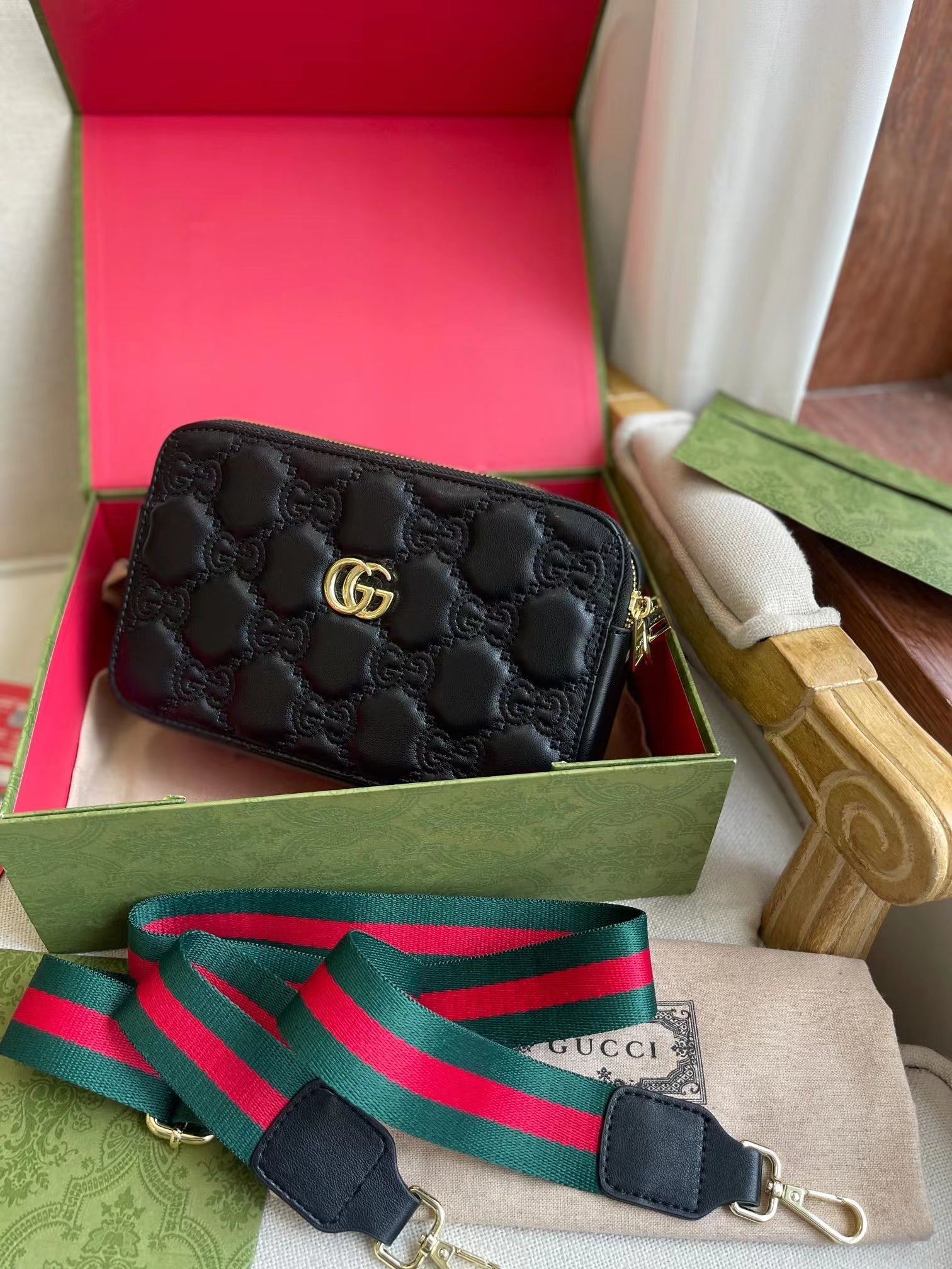 Gucci(グッチ) カメラバッグ メッセンジャーバッグ